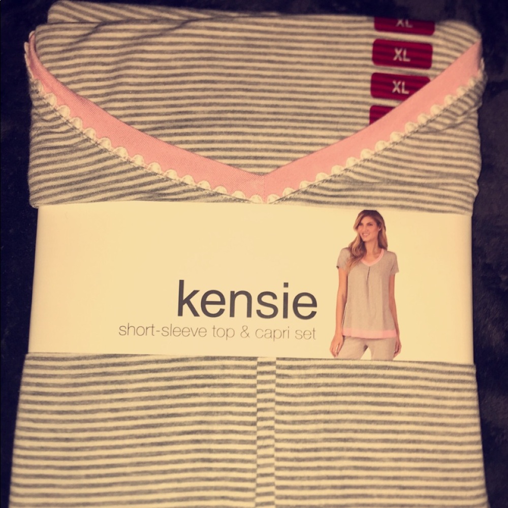 Kensie Short-Sleeve Top & Capri Set, Grey, Striped